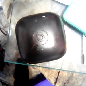 Powerbeats pro wireless. Case only